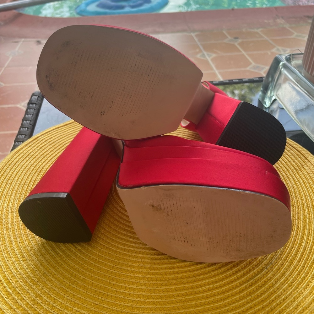 Elegant Red Platform Heels - Picture 3 of 3